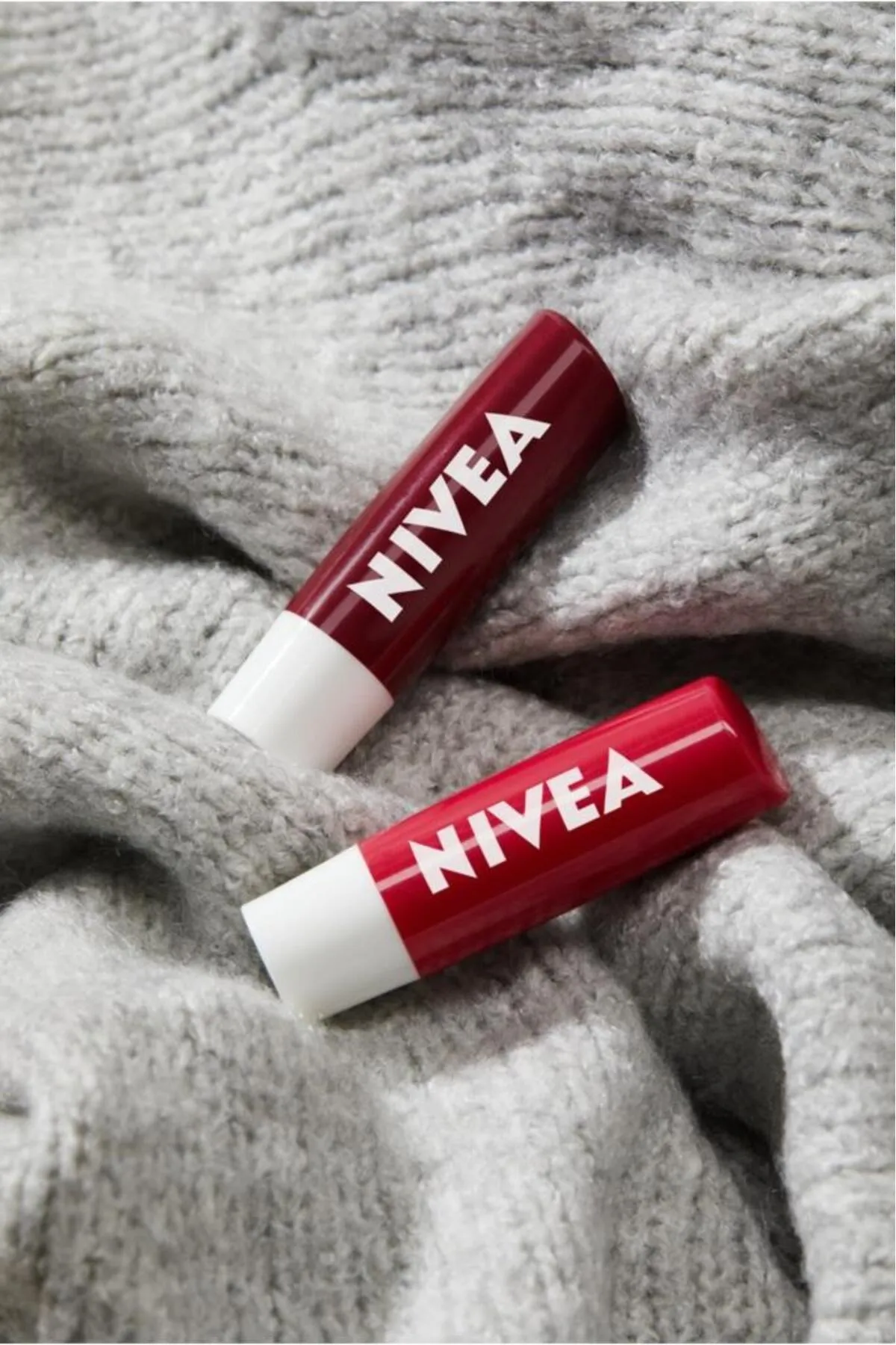 NIVEA Kiraz Dudak Bakım Kremi ve Parlatıcısı 4.8 gr