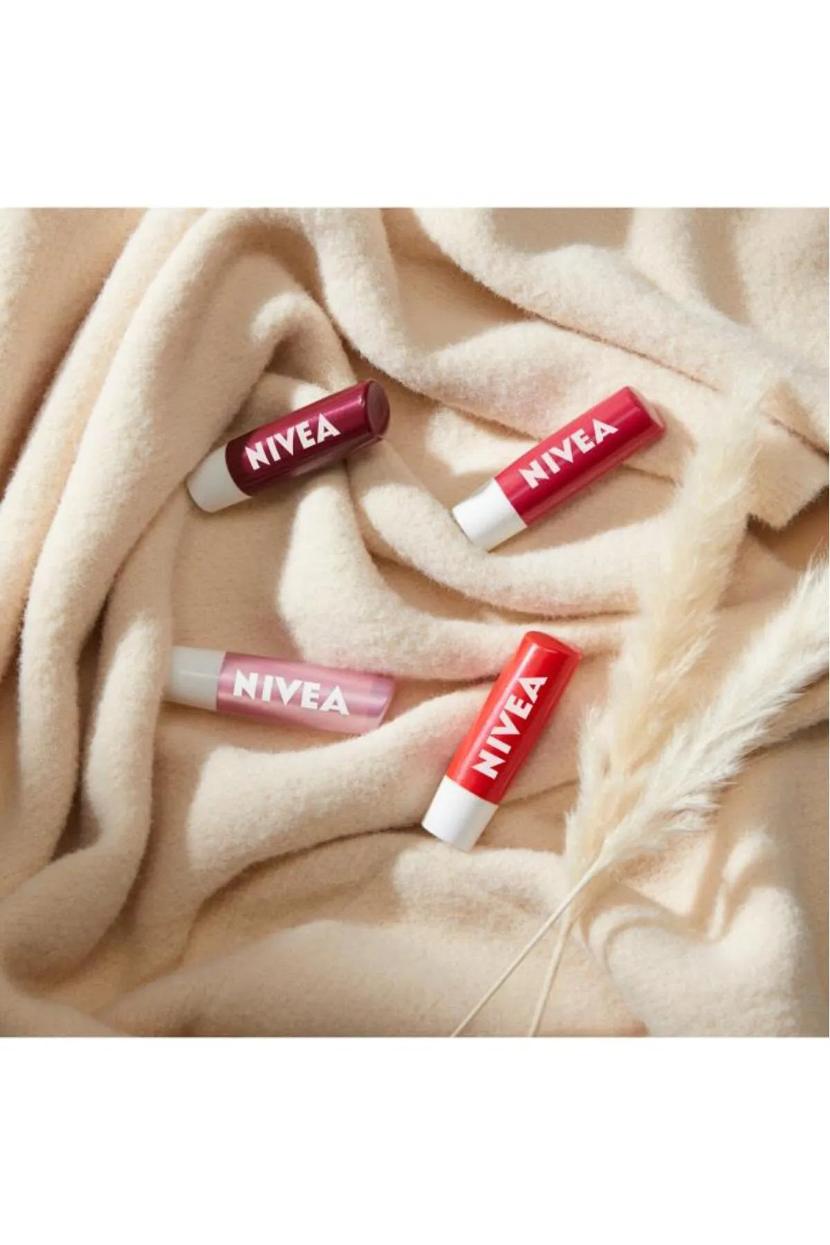 NIVEA Kiraz Dudak Bakım Kremi ve Parlatıcısı 4.8 gr